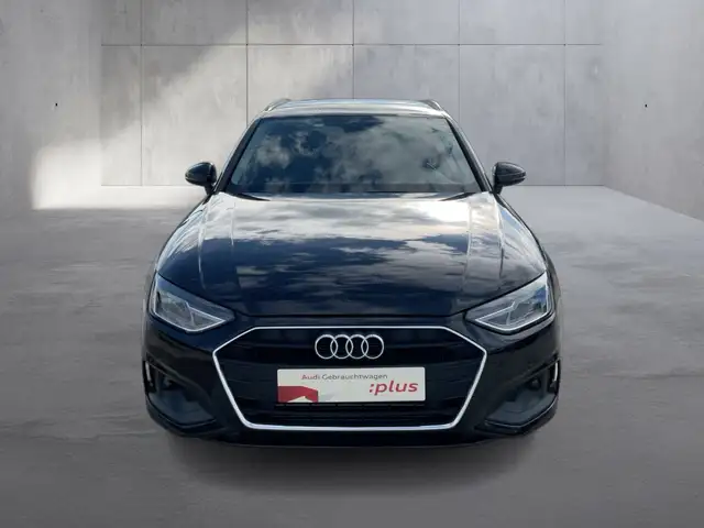 Audi A4 view 8