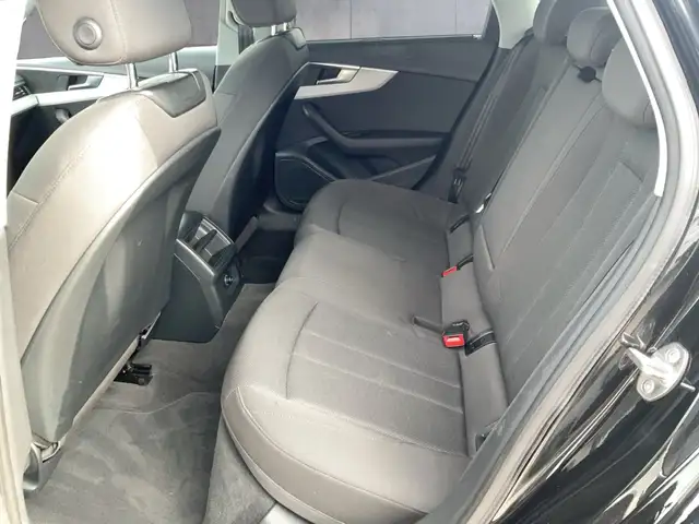 Audi A4 view 12