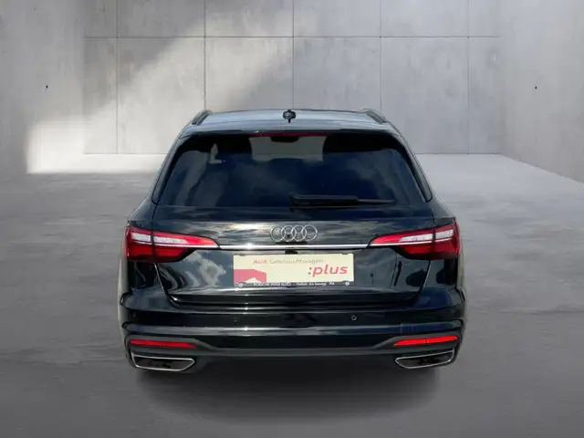 Audi A4 view 4