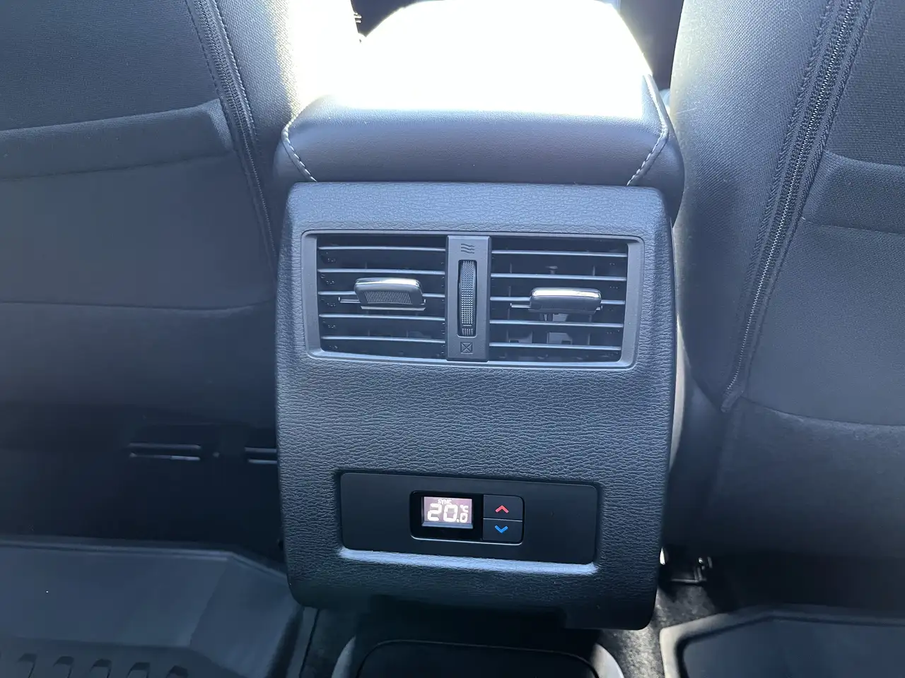 Mitsubishi Outlander снимка Mitsubishi Outlander
