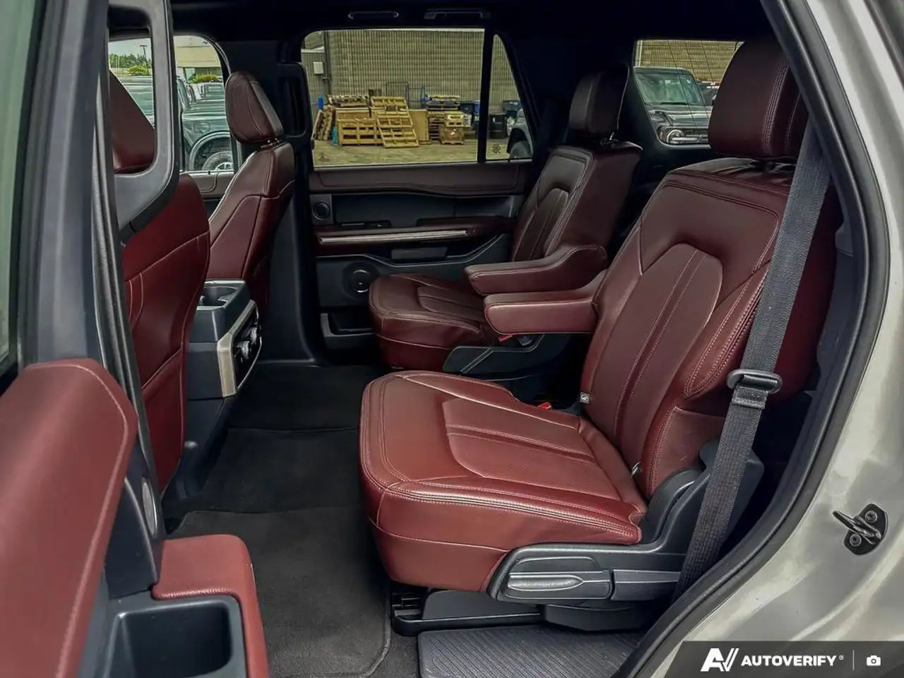 Ford Expedition снимка Ford Expedition