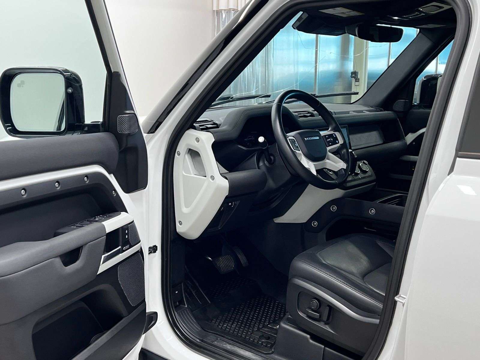 2023 Land Rover Defender X-DYNAMIC SE | P400 | 7 SEATER alt 5