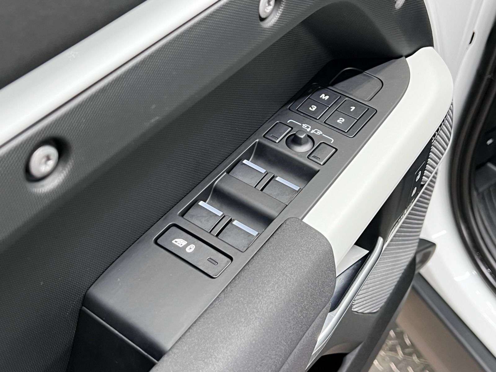 2023 Land Rover Defender X-DYNAMIC SE | P400 | 7 SEATER thumb 29