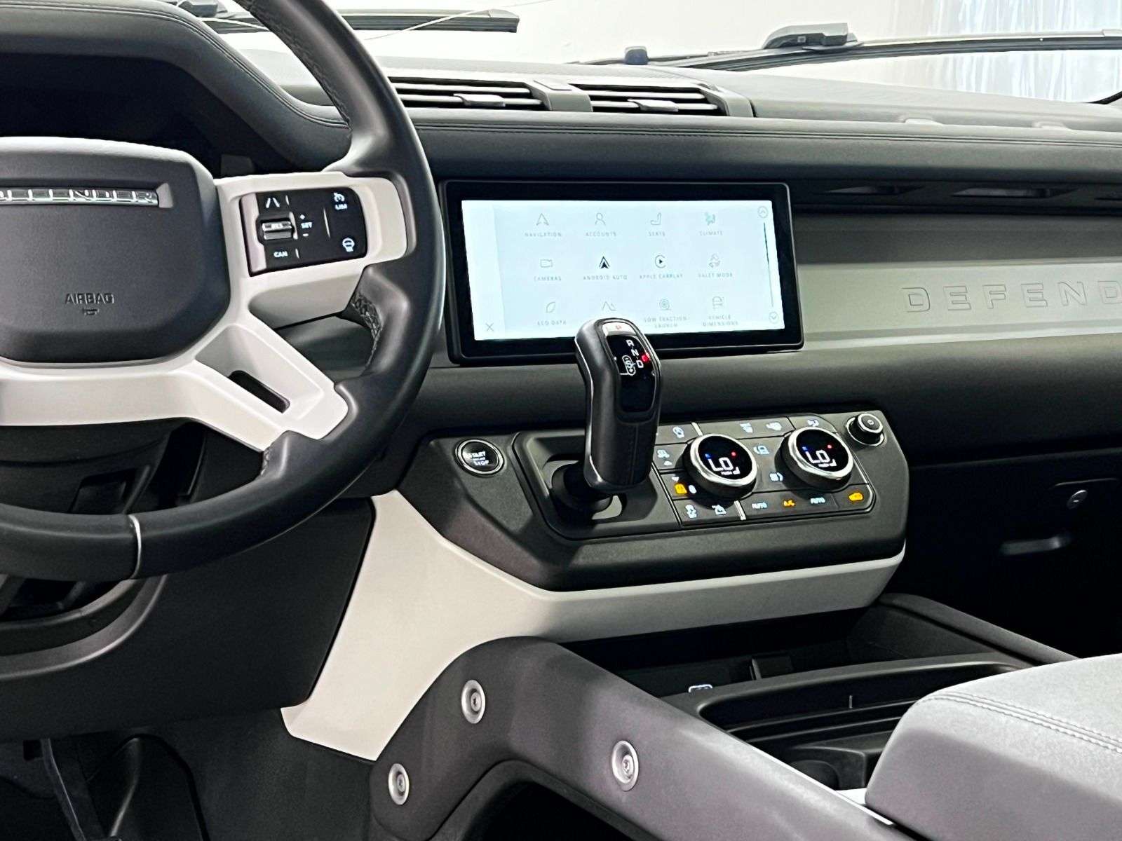 2023 Land Rover Defender X-DYNAMIC SE | P400 | 7 SEATER thumb 18