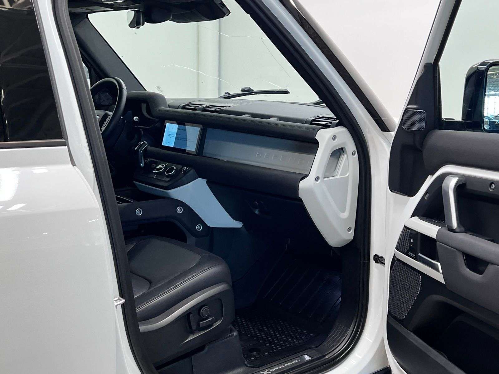 2023 Land Rover Defender X-DYNAMIC SE | P400 | 7 SEATER thumb 27