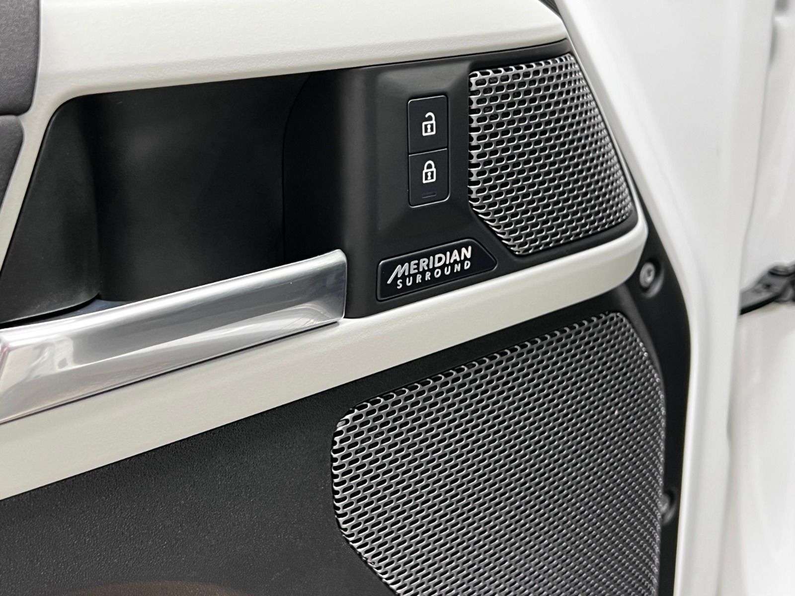 2023 Land Rover Defender X-DYNAMIC SE | P400 | 7 SEATER thumb 30