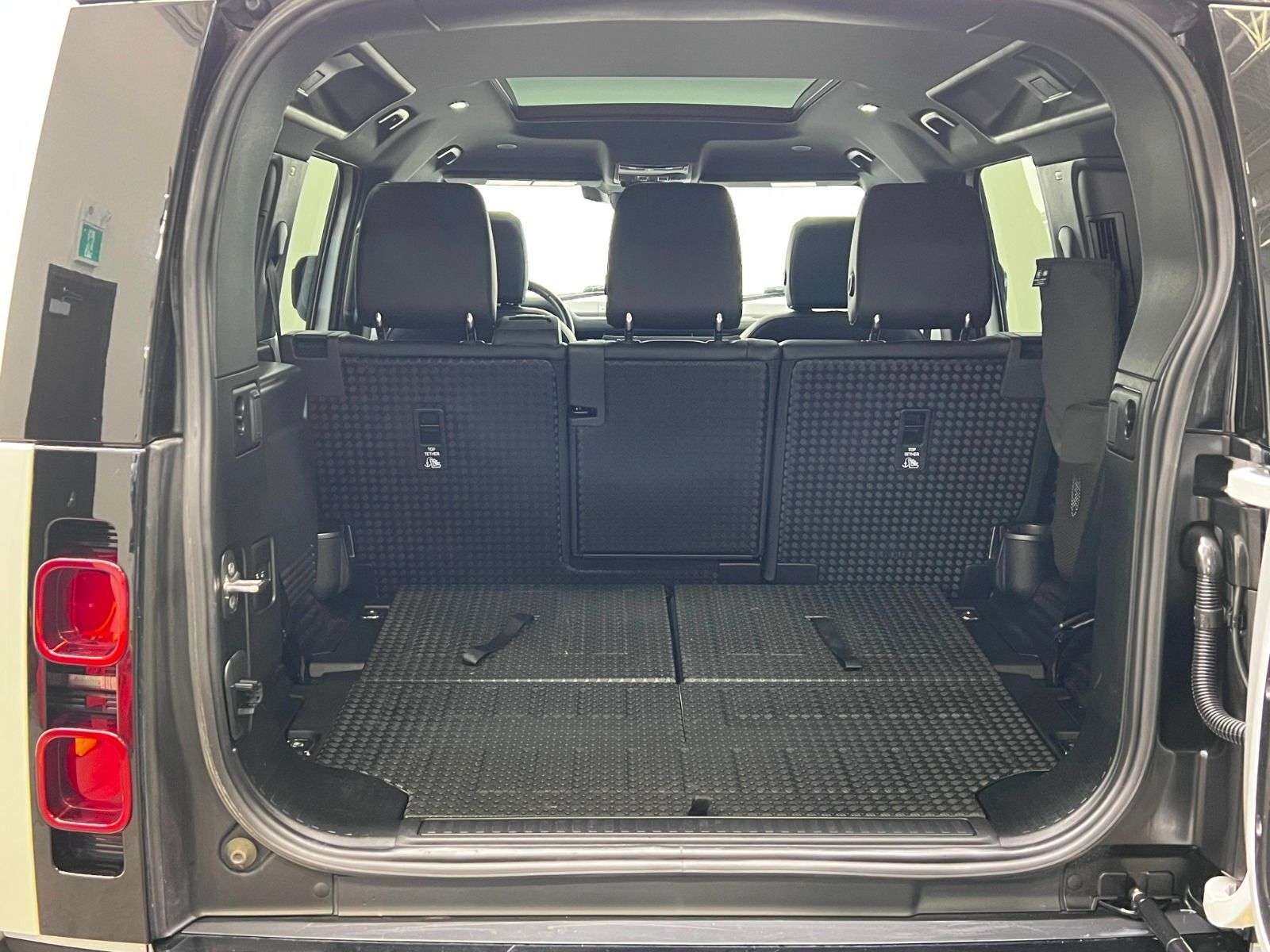 2023 Land Rover Defender X-DYNAMIC SE | P400 | 7 SEATER thumb 15