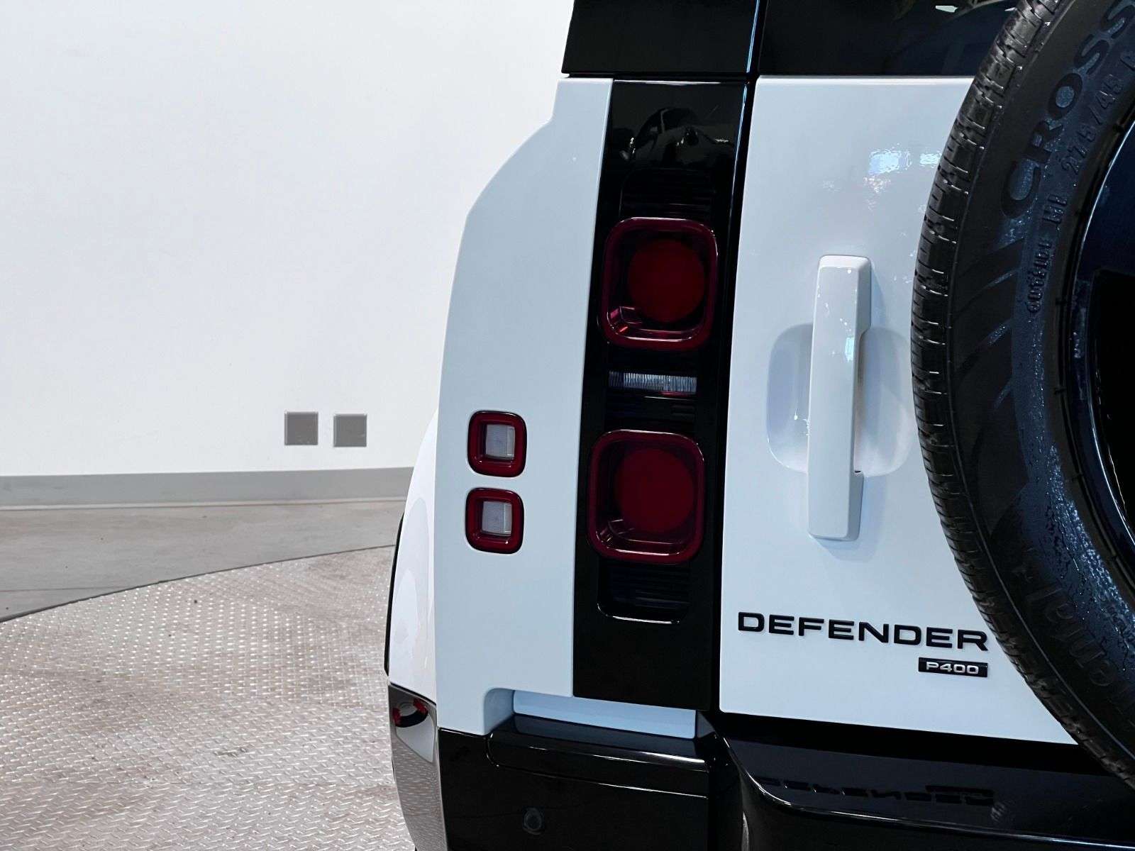 2023 Land Rover Defender X-DYNAMIC SE | P400 | 7 SEATER thumb 14