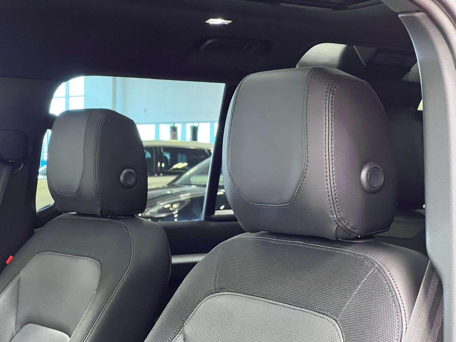 2023 Land Rover Defender X-DYNAMIC SE | P400 | 7 SEATER thumb 26
