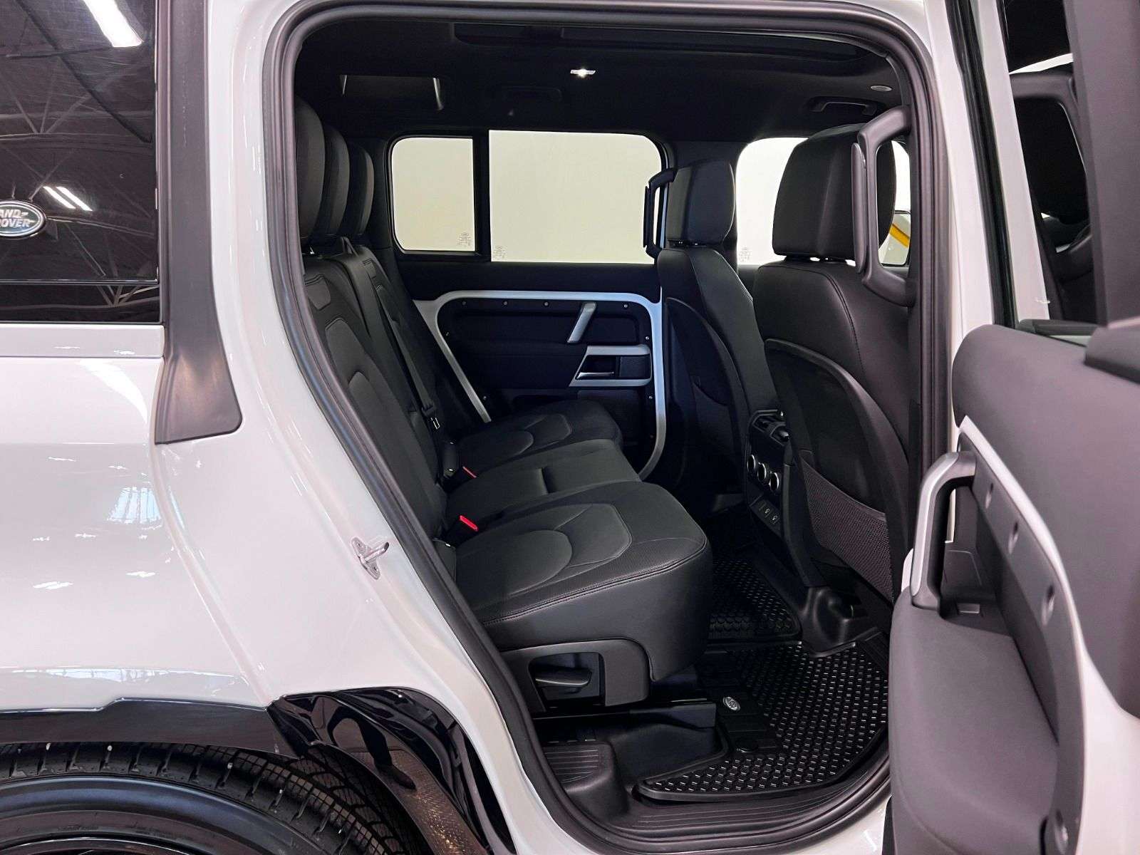 2023 Land Rover Defender X-DYNAMIC SE | P400 | 7 SEATER thumb 23