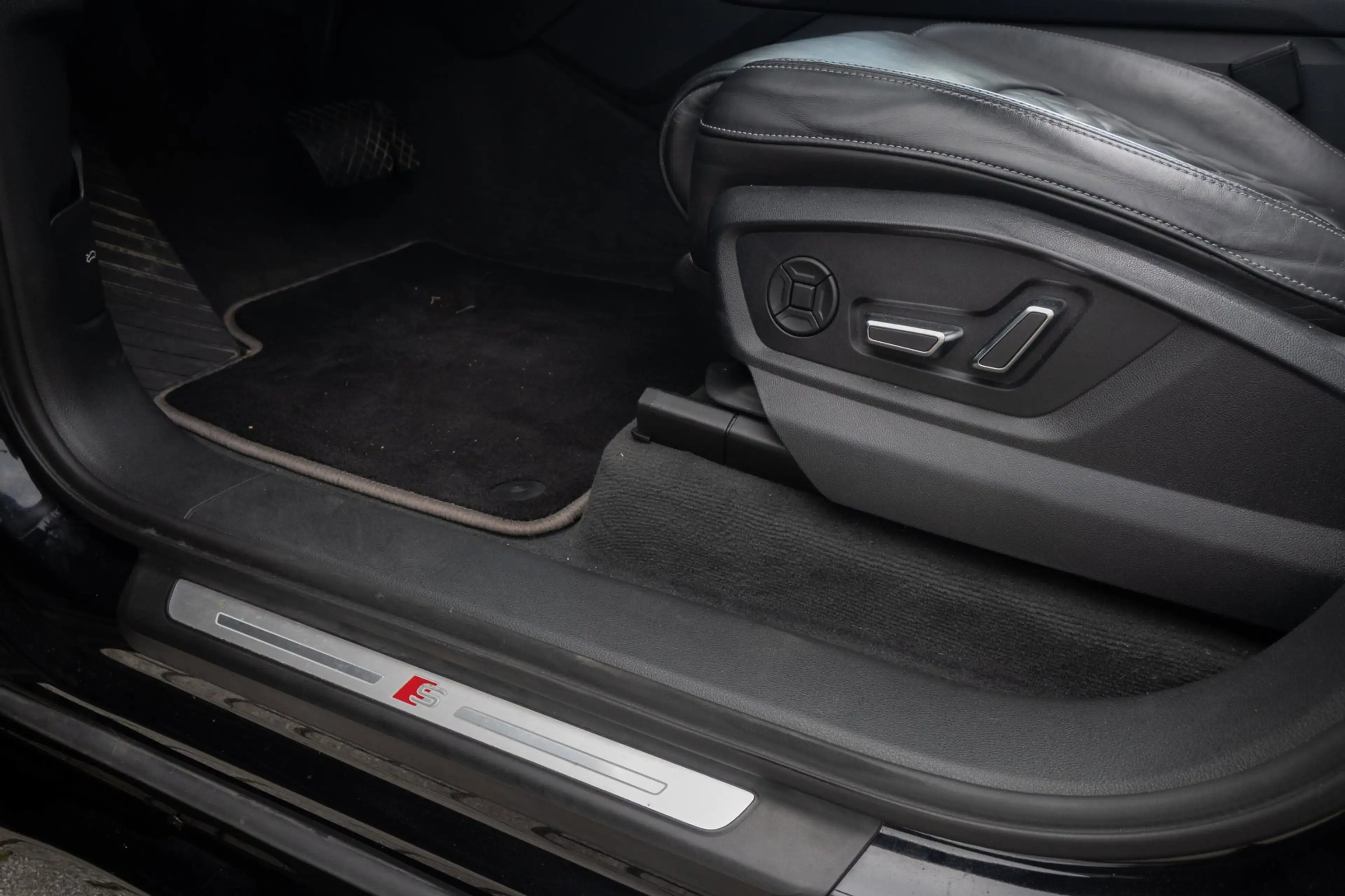 Audi Q7 60 TFSI e quattro Competition PANORAMADAK — photo 23