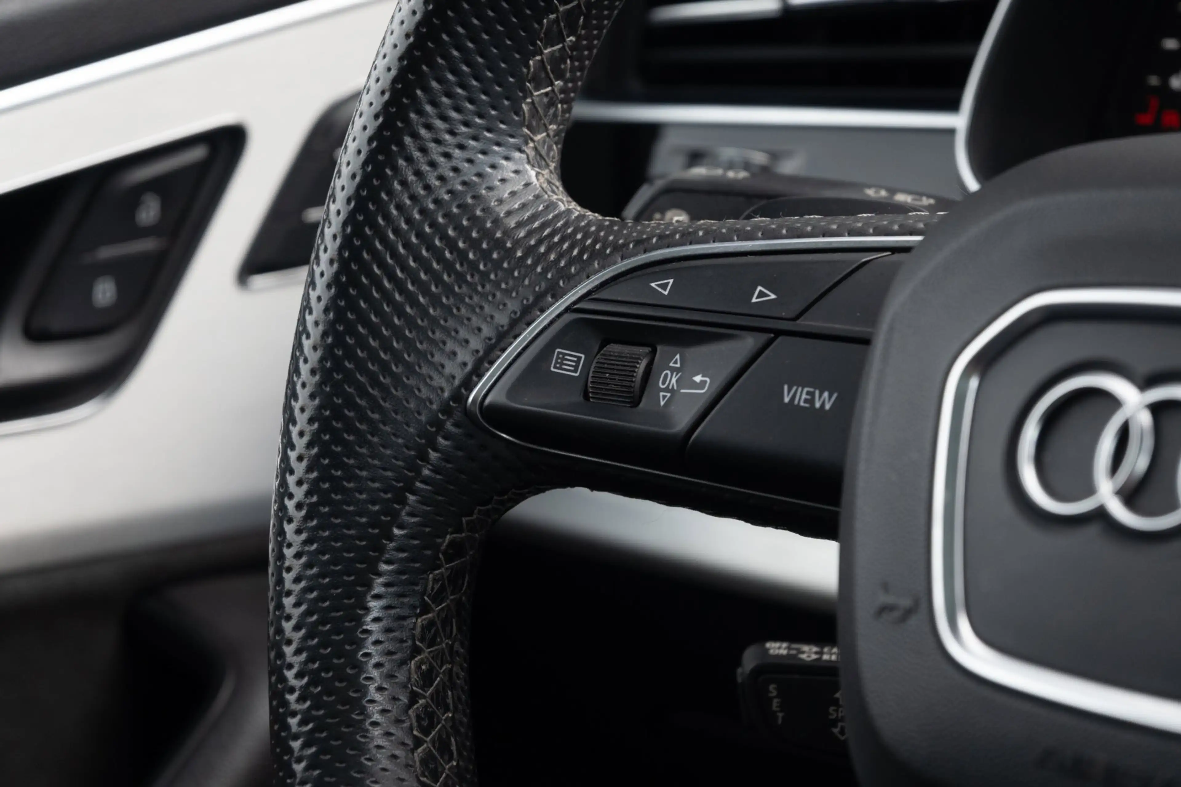 Audi Q7 60 TFSI e quattro Competition PANORAMADAK — photo 27