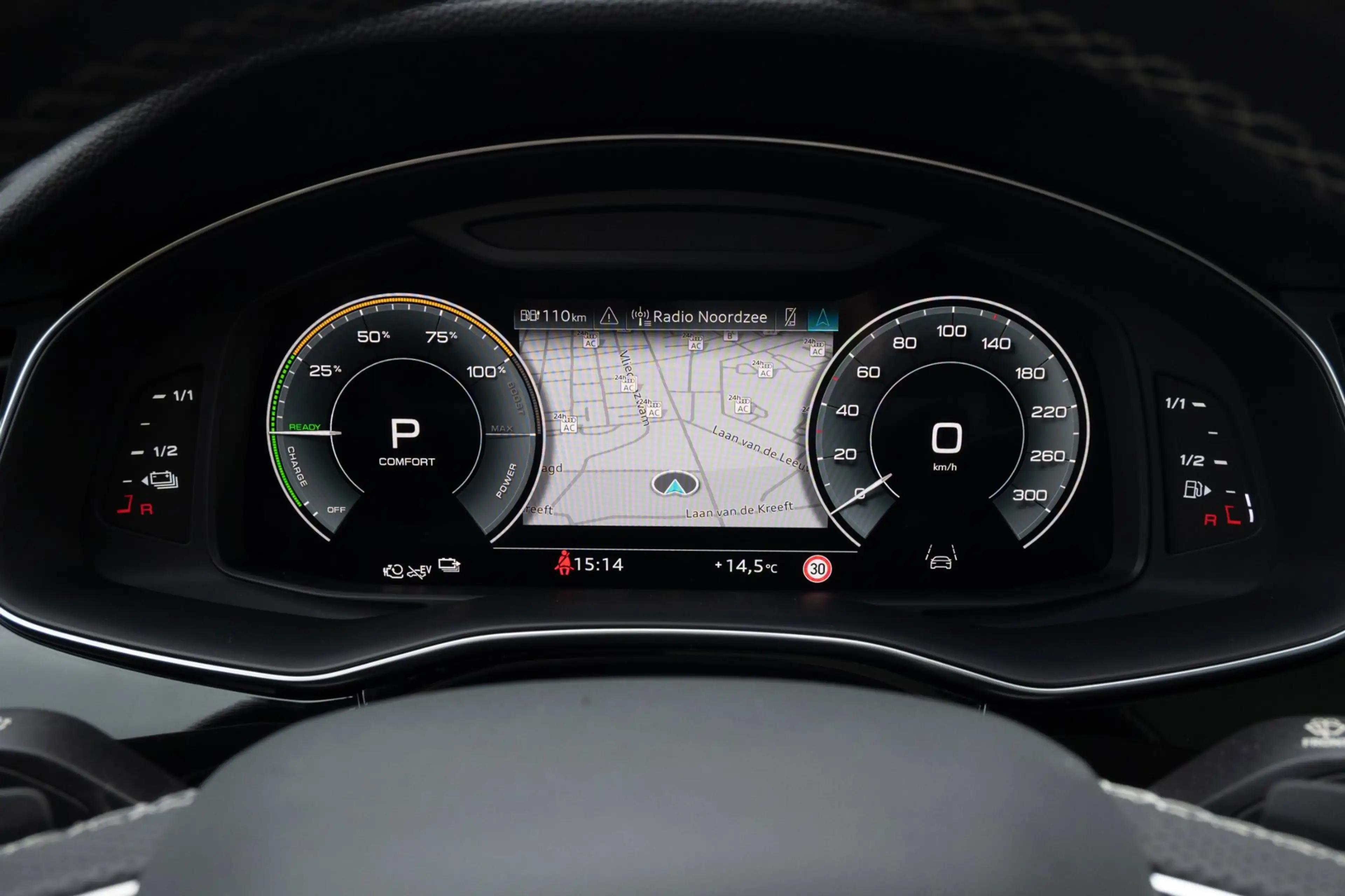 Audi Q7 60 TFSI e quattro Competition PANORAMADAK — photo 37