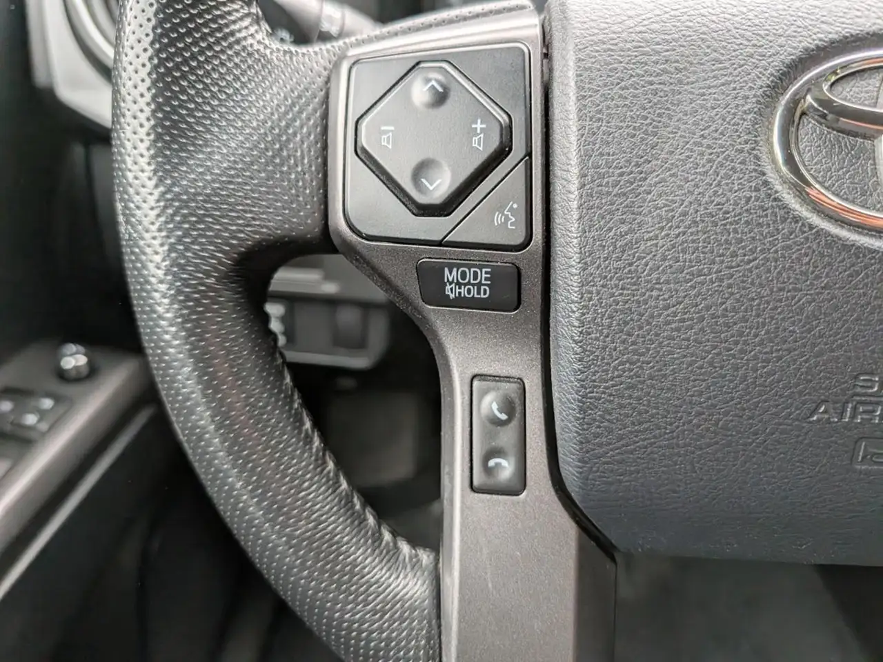 Toyota Tacoma снимка Toyota Tacoma