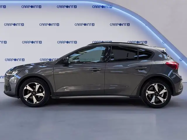 Ford Focus view 2