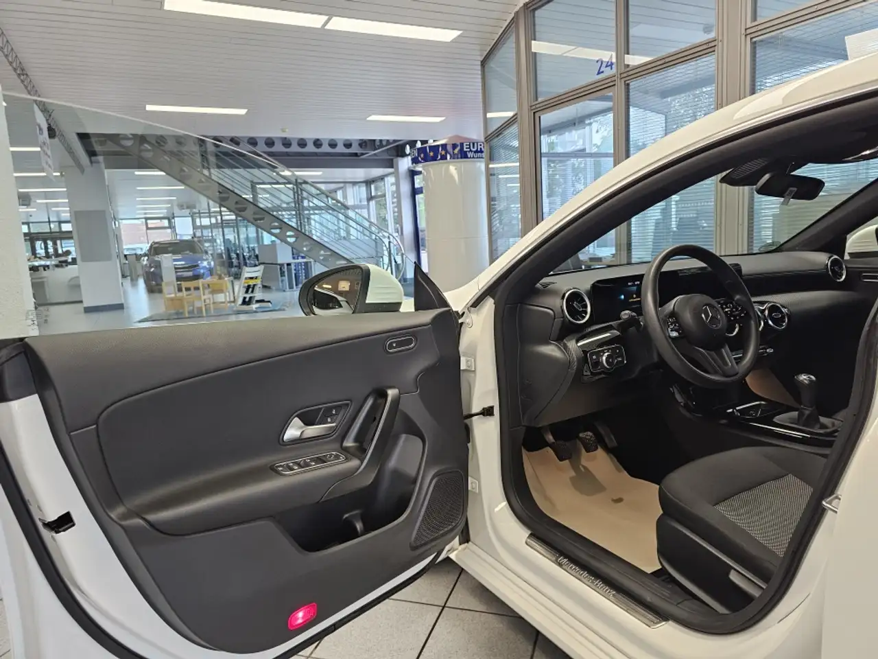 Mercedes-Benz CLA LED,Naiv,AHK,Sitzheizung, миниатюра 26