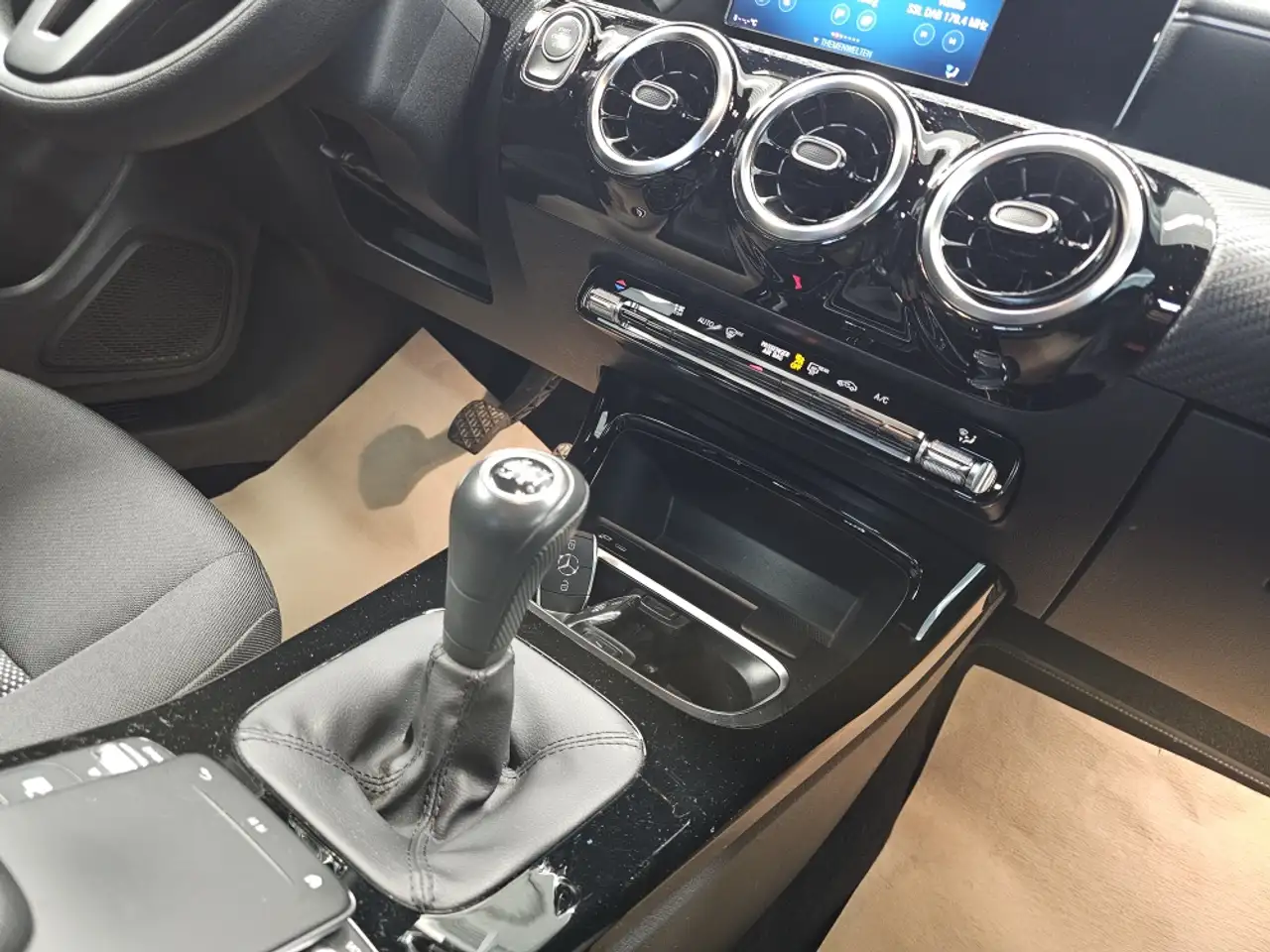 Mercedes-Benz CLA LED,Naiv,AHK,Sitzheizung, миниатюра 8
