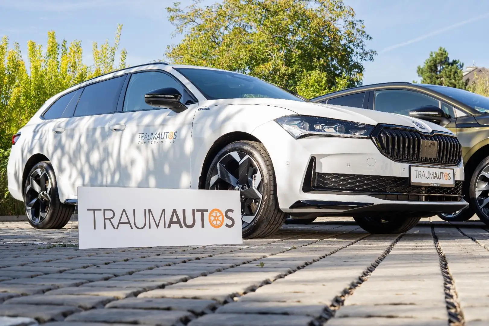 Skoda Superb Kombi 1.5 TSI iV Sportline*AHK*PANO Weiß - 2