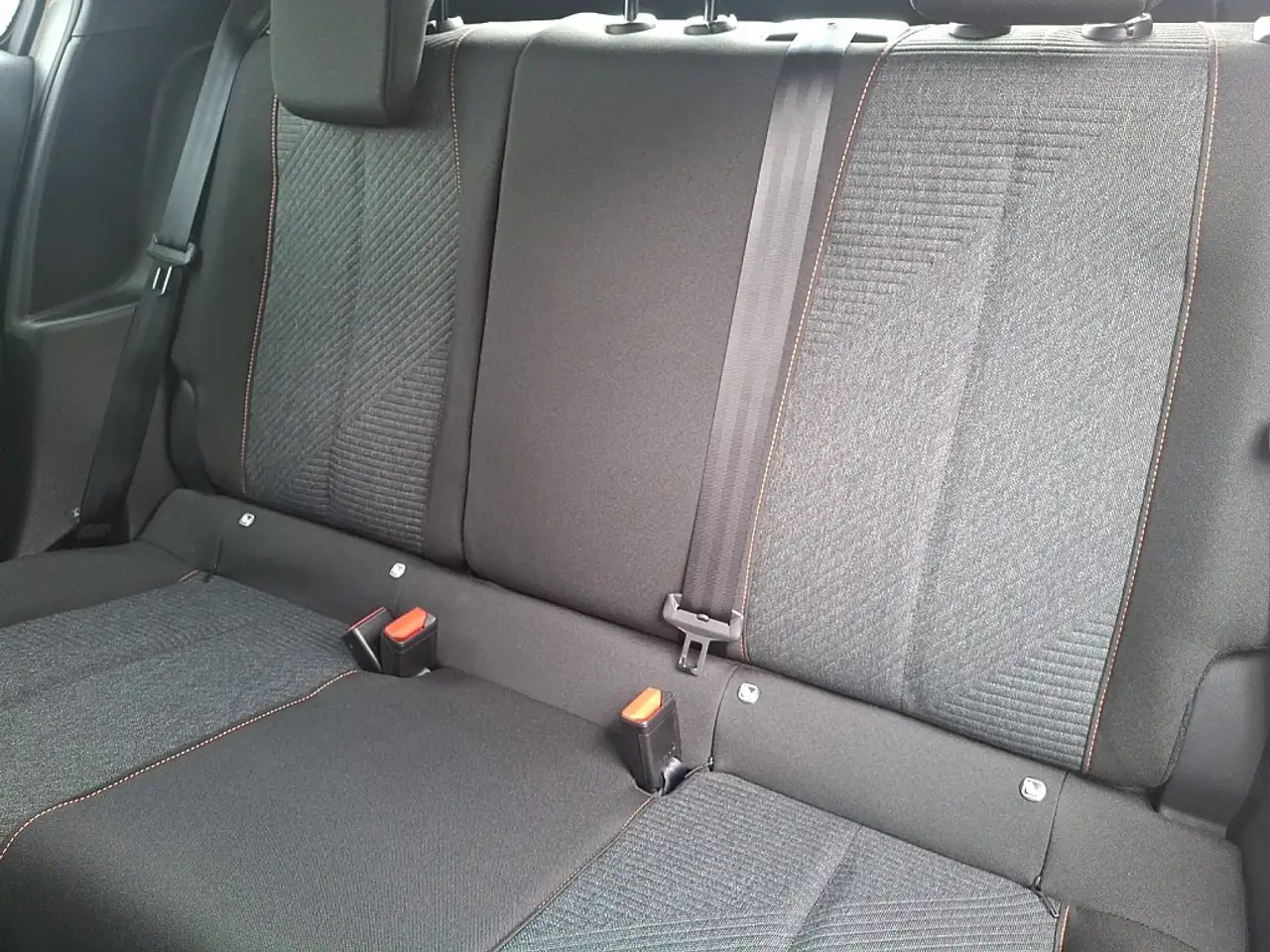 Peugeot 208 Hybrid 100 e-DCS6 Style 16