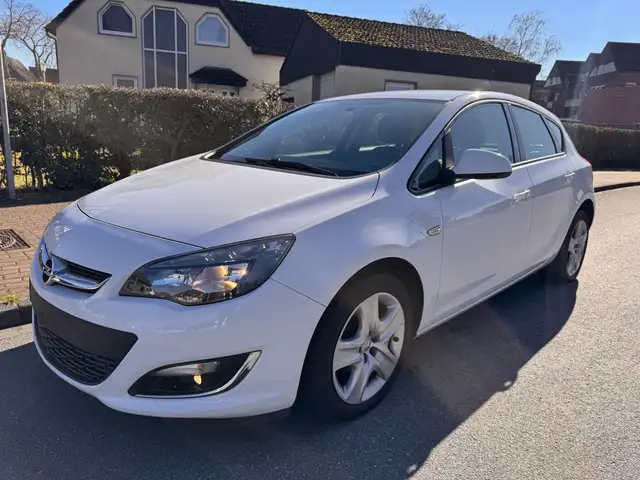 Opel Astra J Lim. 5-trg. Fun WEISS TOP Tempomat E5