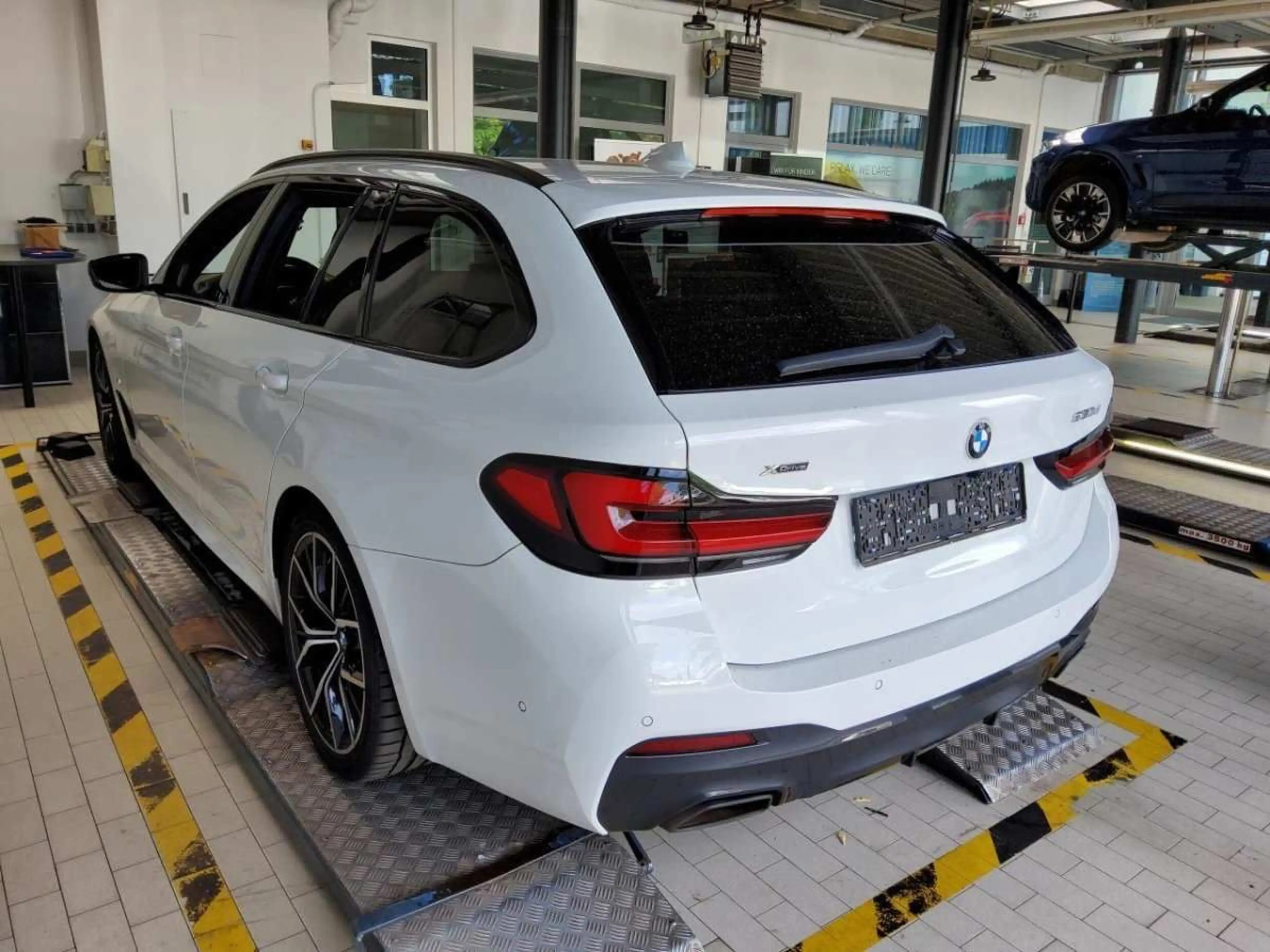 BMW 530 d xDrive M Sport Pro Laser/360/Memory/H&K/ACC — photo 4