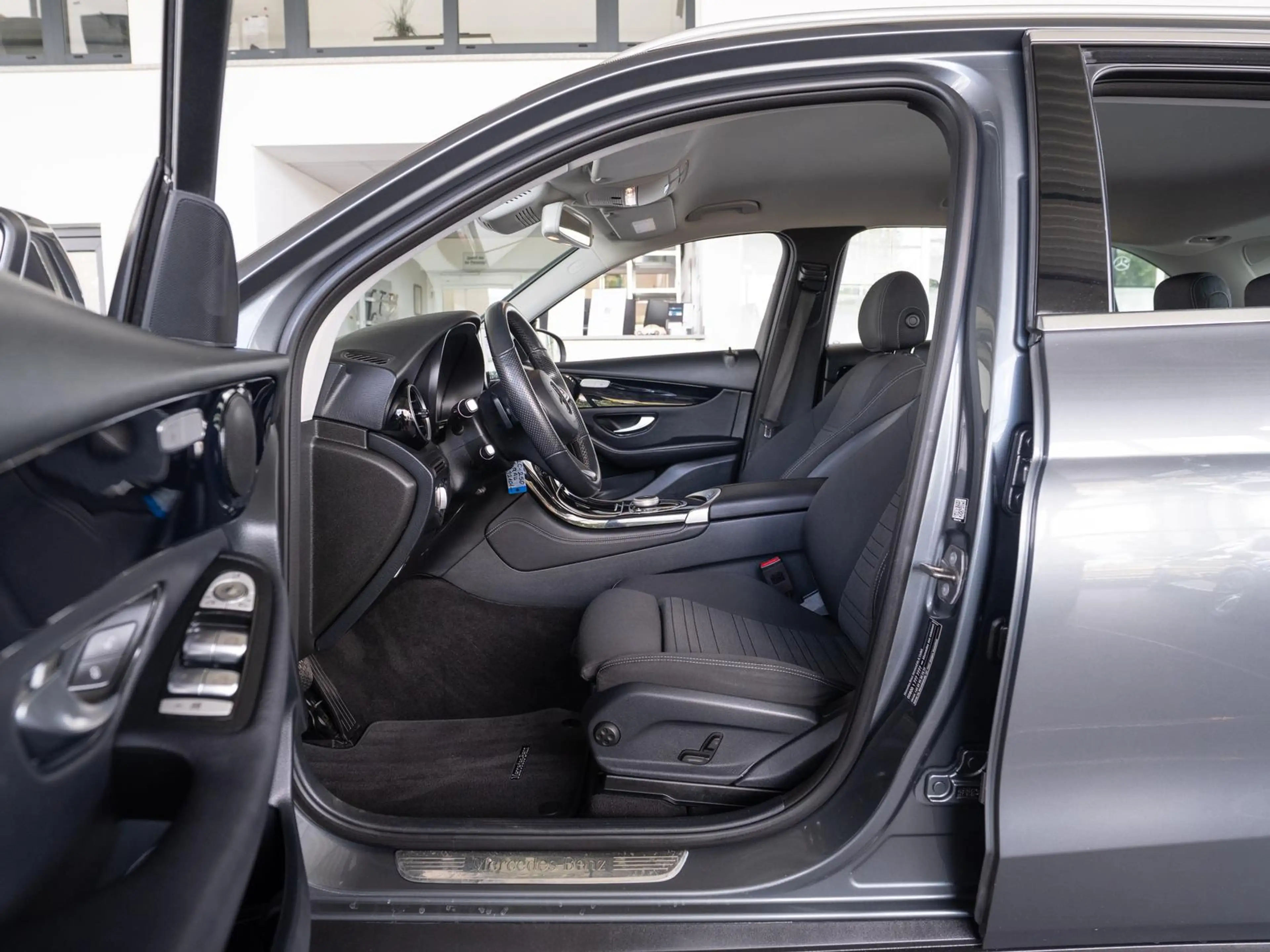 Mercedes-Benz GLC 250 4 Matic 9G-Tronic *AHK*R-KAMERA*LED* — photo 9