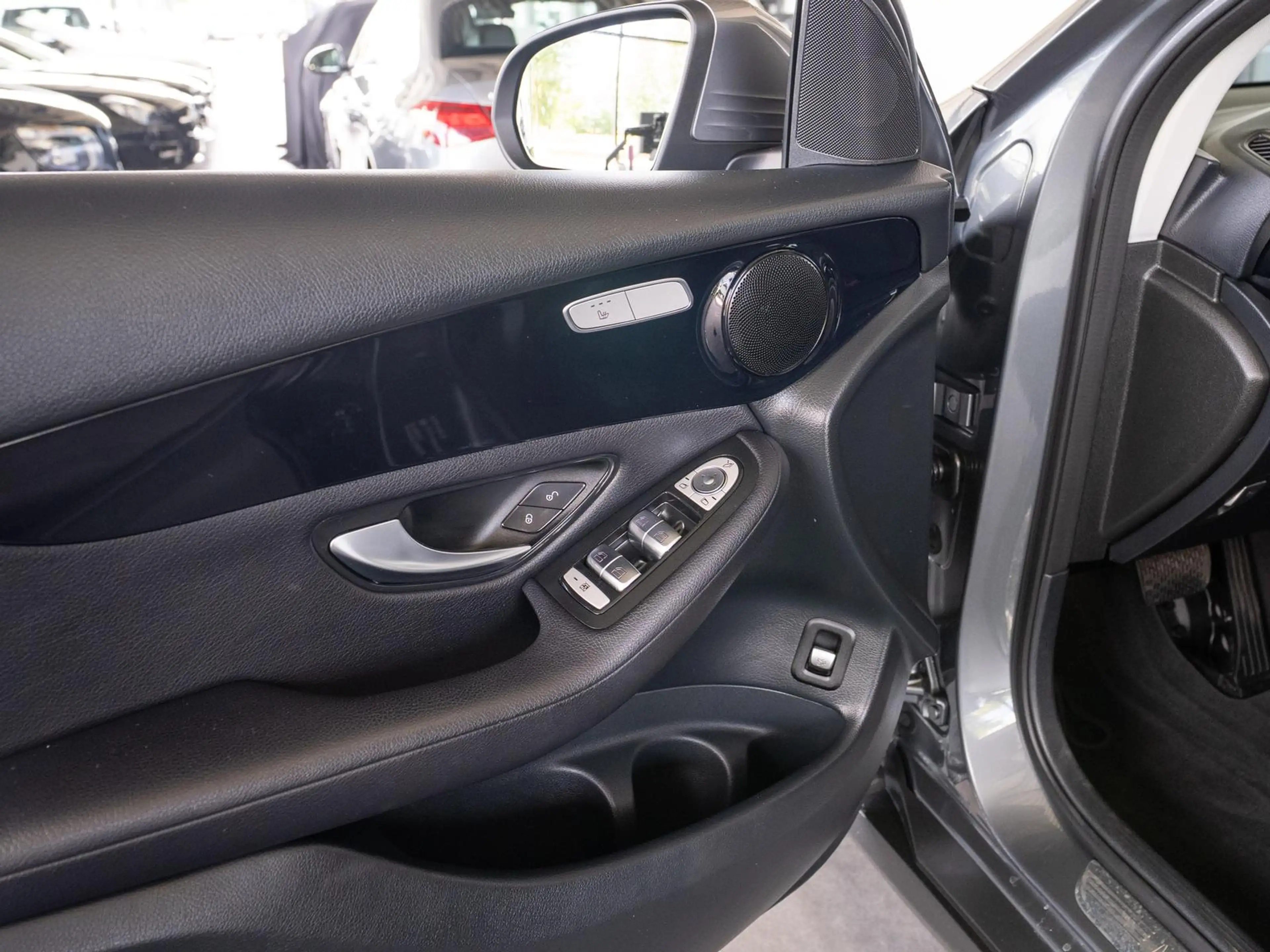 Mercedes-Benz GLC 250 4 Matic 9G-Tronic *AHK*R-KAMERA*LED* — photo 11