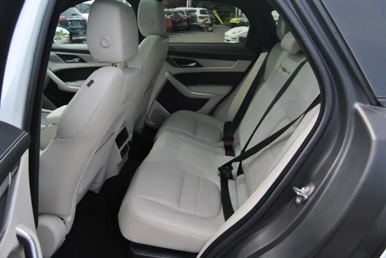 Jaguar F-Pace снимка Jaguar F-Pace