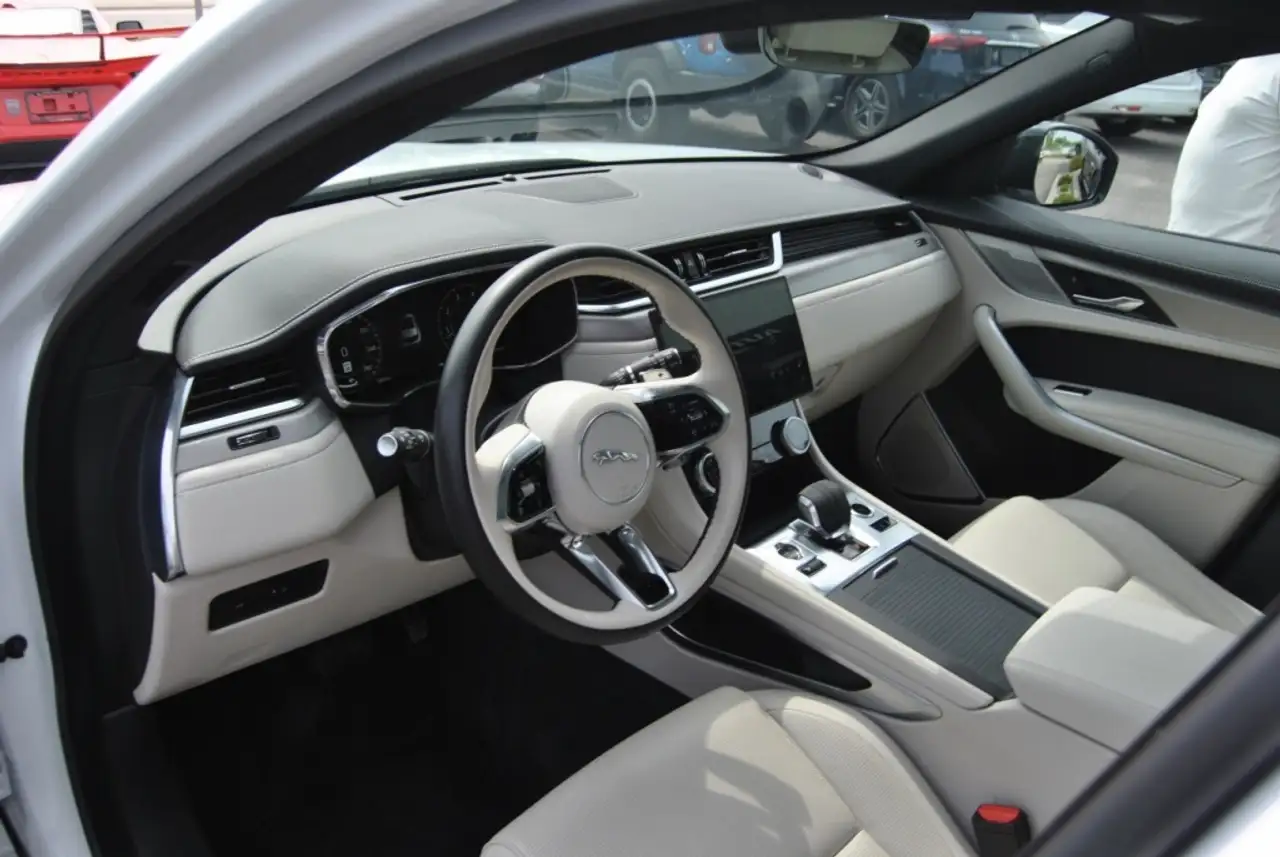 Jaguar F-Pace снимка Jaguar F-Pace