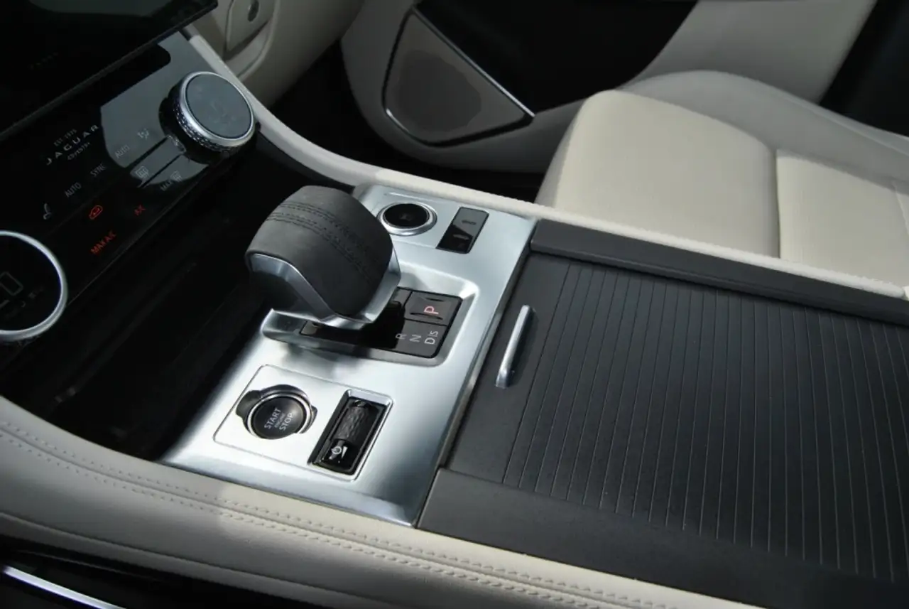 Jaguar F-Pace снимка Jaguar F-Pace