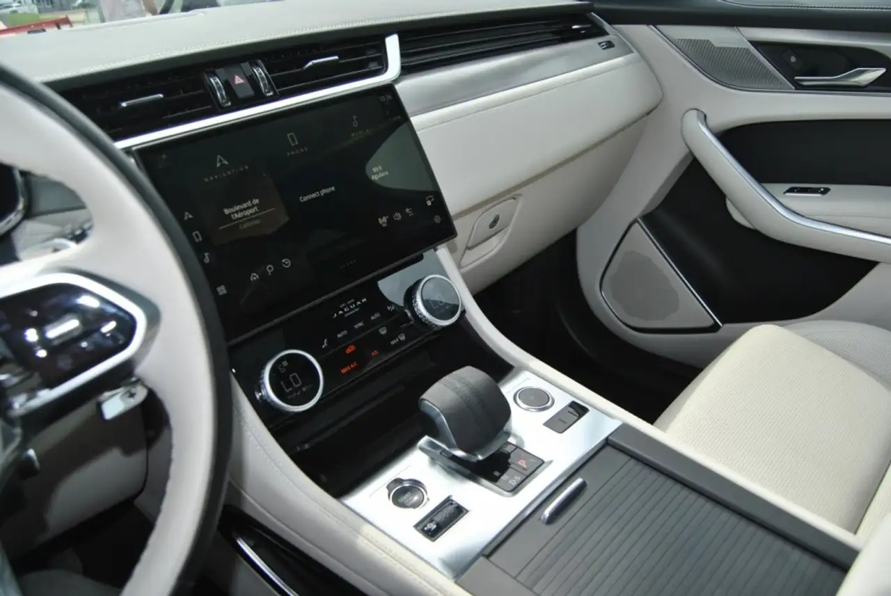 Jaguar F-Pace снимка Jaguar F-Pace