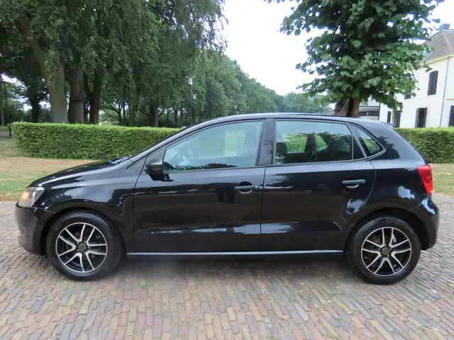 Volkswagen Polo view 2