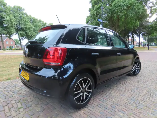 Volkswagen Polo view 6