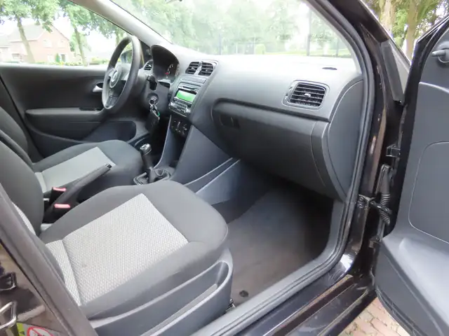 Volkswagen Polo view 9