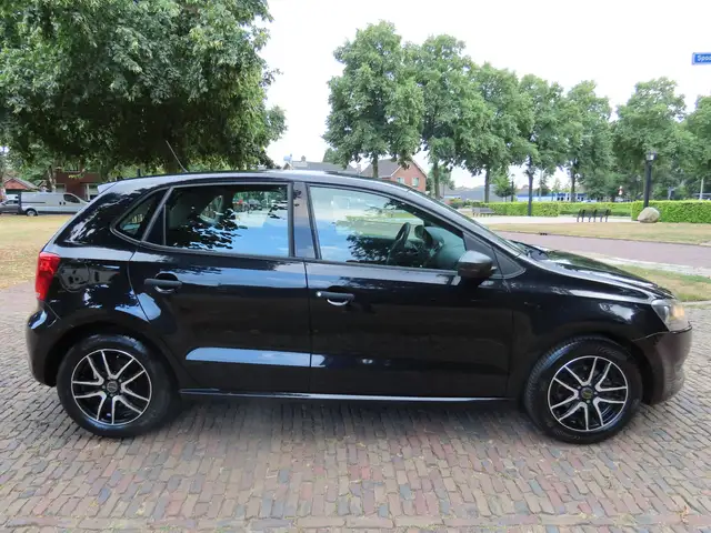 Volkswagen Polo view 3