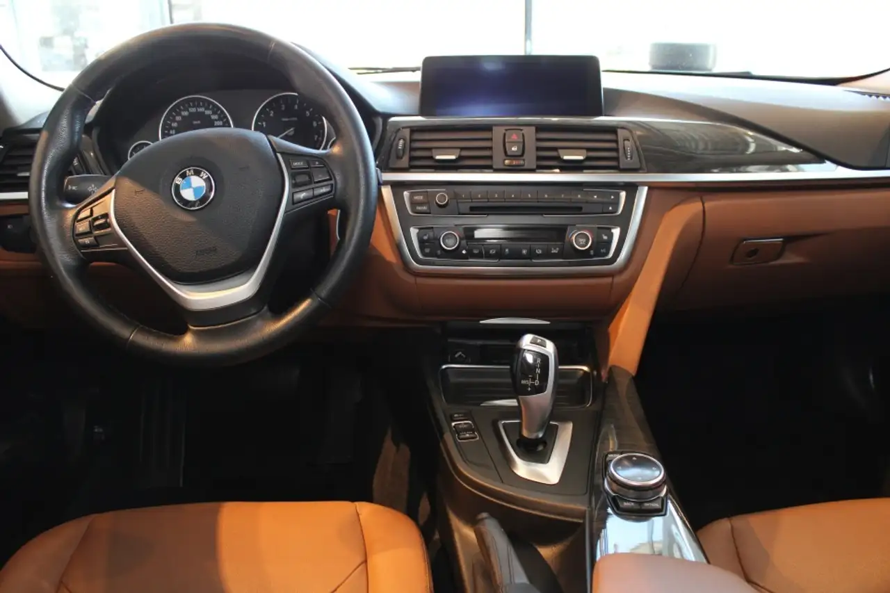 BMW 3 Series снимка BMW 3 Series