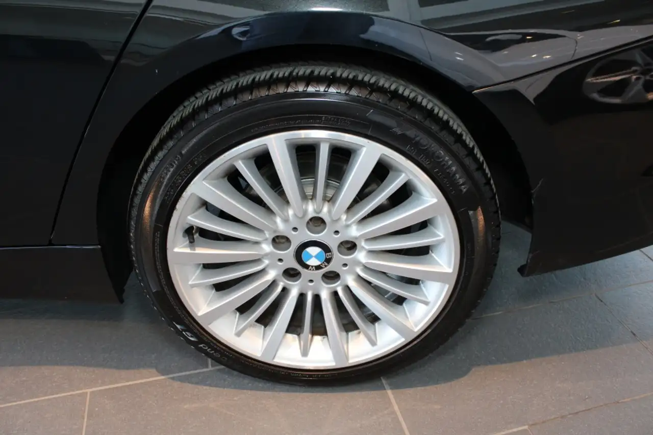 BMW 3 Series снимка BMW 3 Series