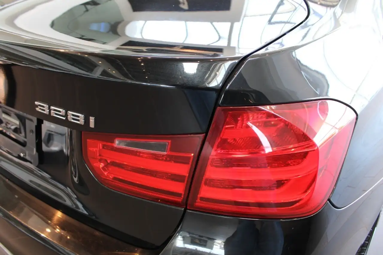 BMW 3 Series снимка BMW 3 Series