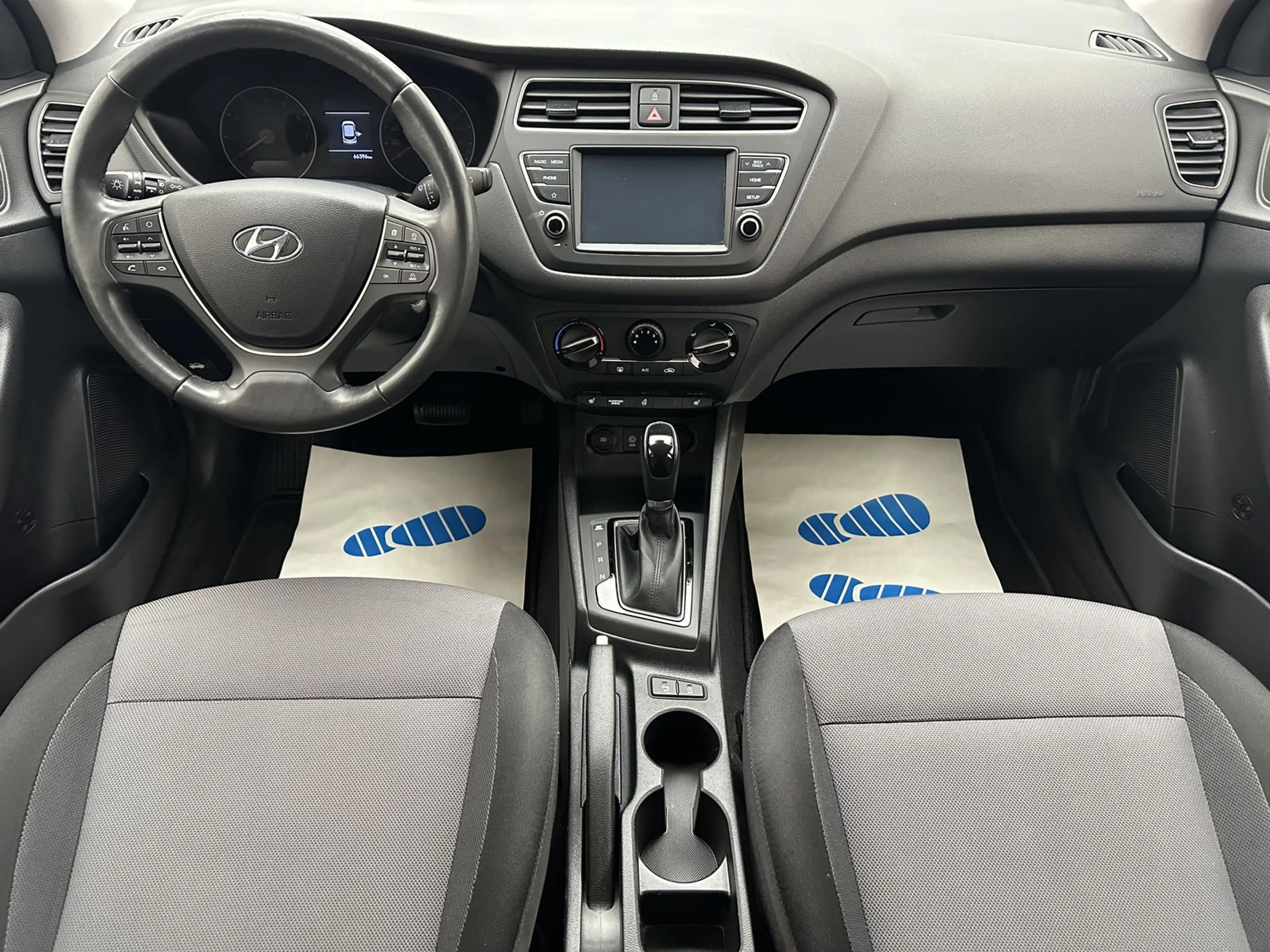Hyundai i20 YES! "CAM-SITZH-MULTI-PDC-TEMPO-ALU-TÜV NEU" — photo 12