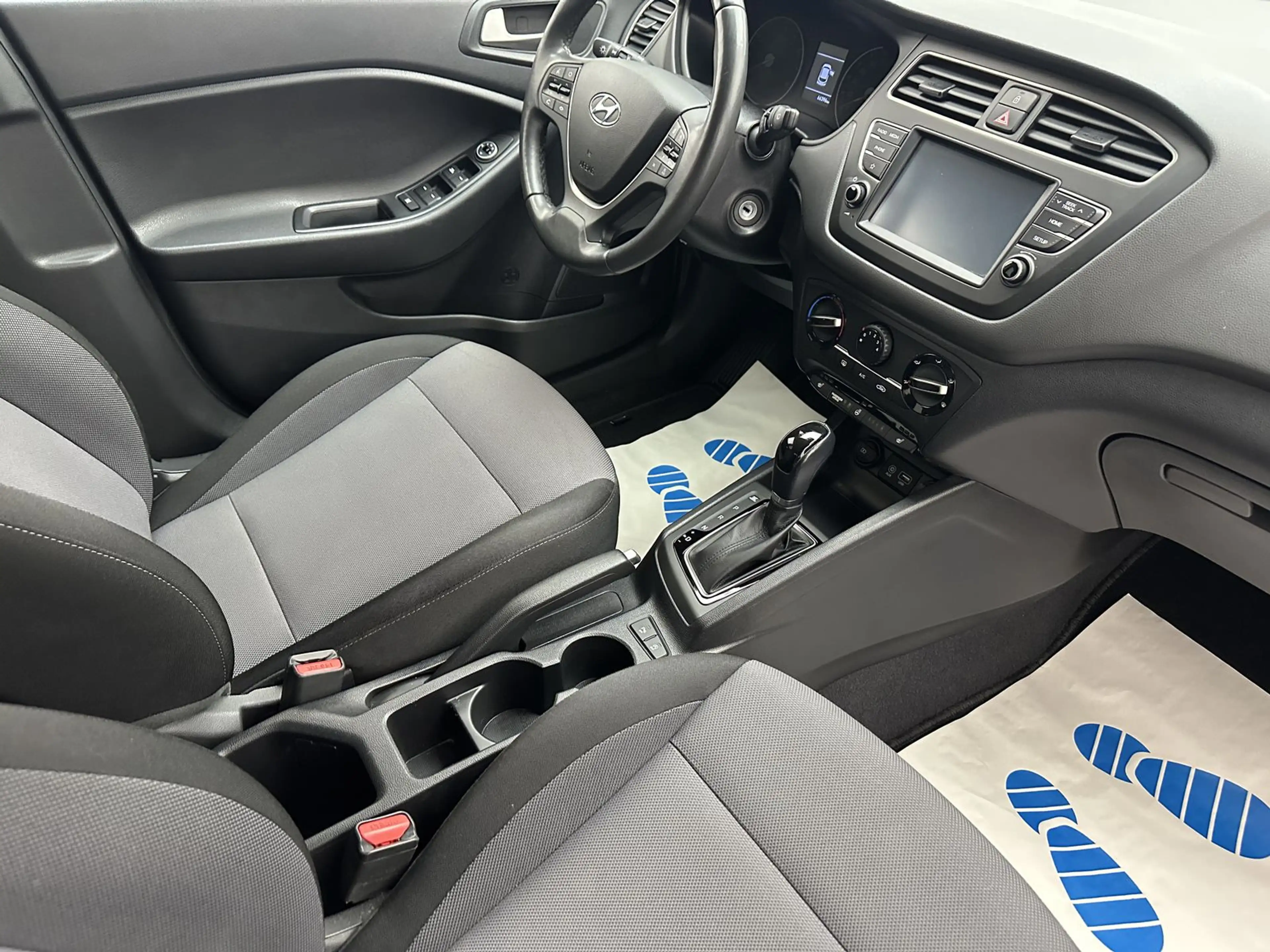 Hyundai i20 YES! "CAM-SITZH-MULTI-PDC-TEMPO-ALU-TÜV NEU" — photo 11
