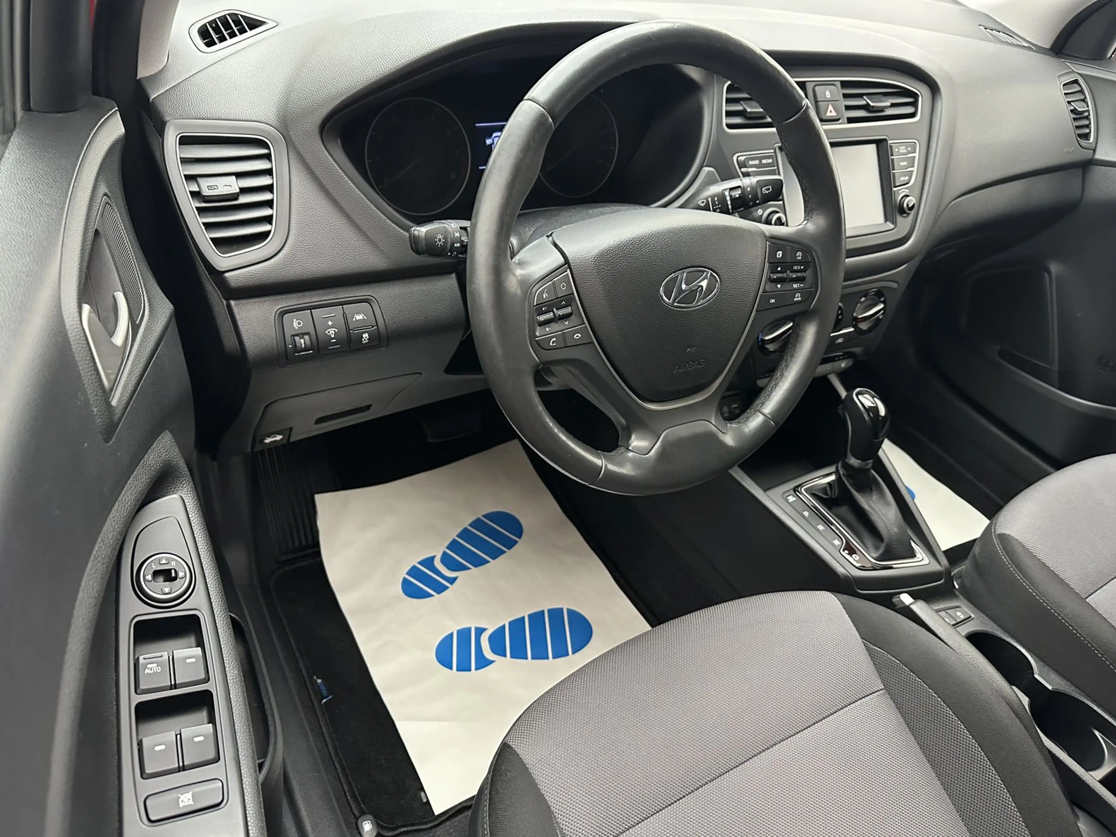Hyundai i20 YES! "CAM-SITZH-MULTI-PDC-TEMPO-ALU-TÜV NEU" — photo 13