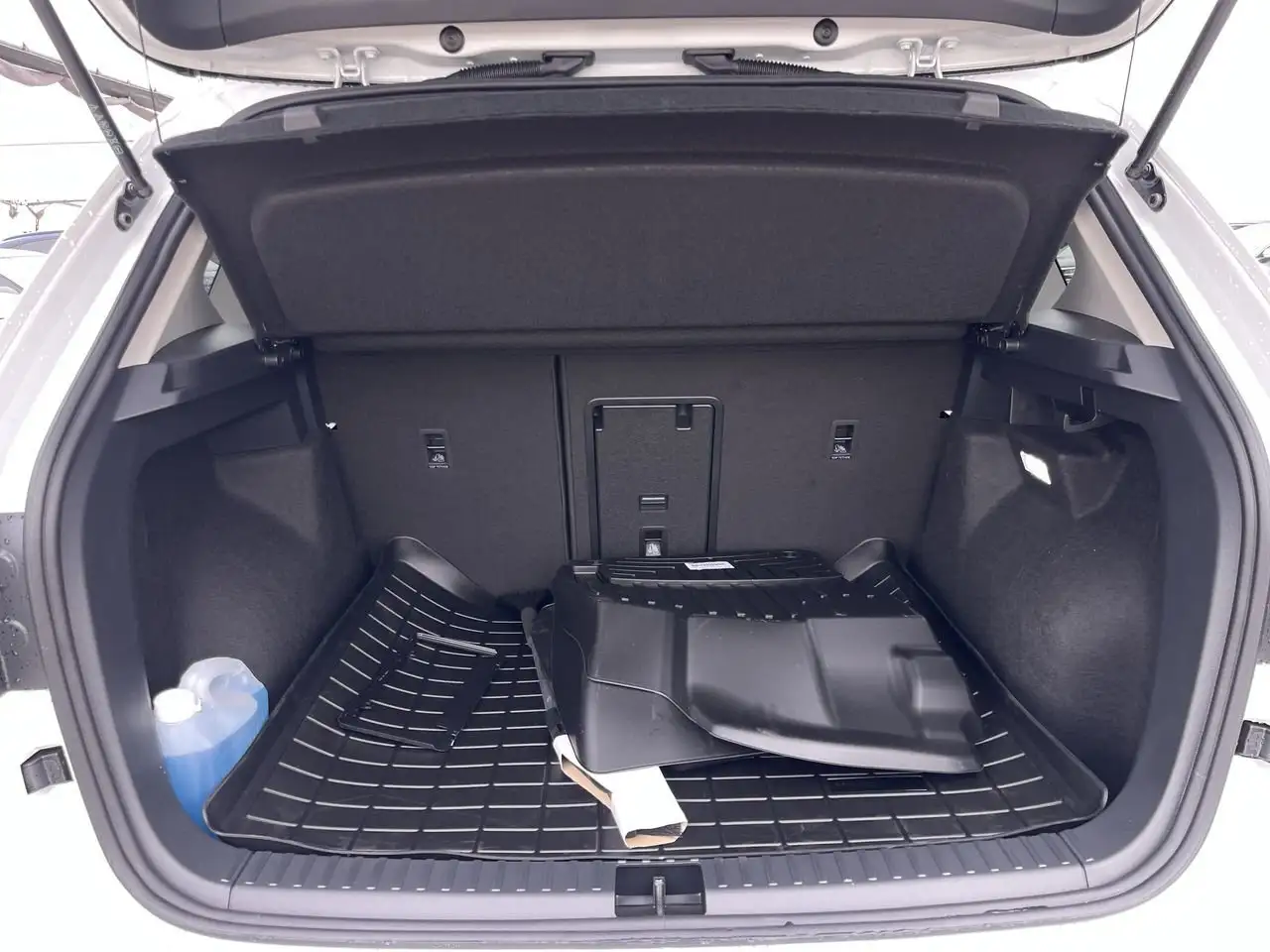 Volkswagen Taos снимка Volkswagen Taos