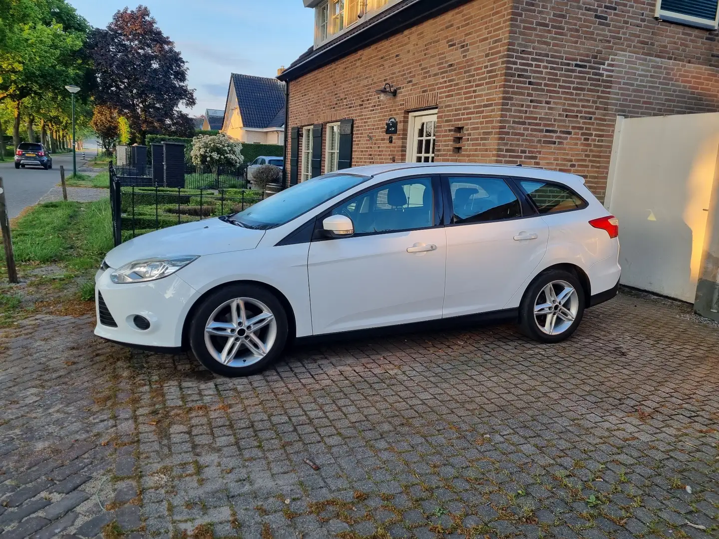 Ford Focus Turnier 1.6 TDCi ECOnetic 88g Start-Stopp-Sy Trend - 2
