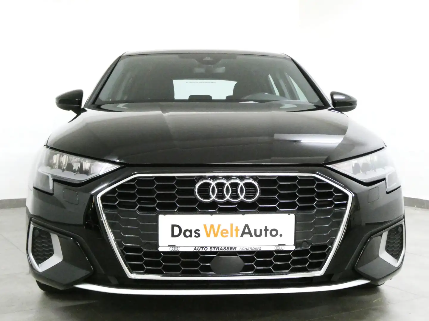 Audi A3 SB 30 TFSI "advanced" LED Navi App DAB virtual Shz Schwarz - 2