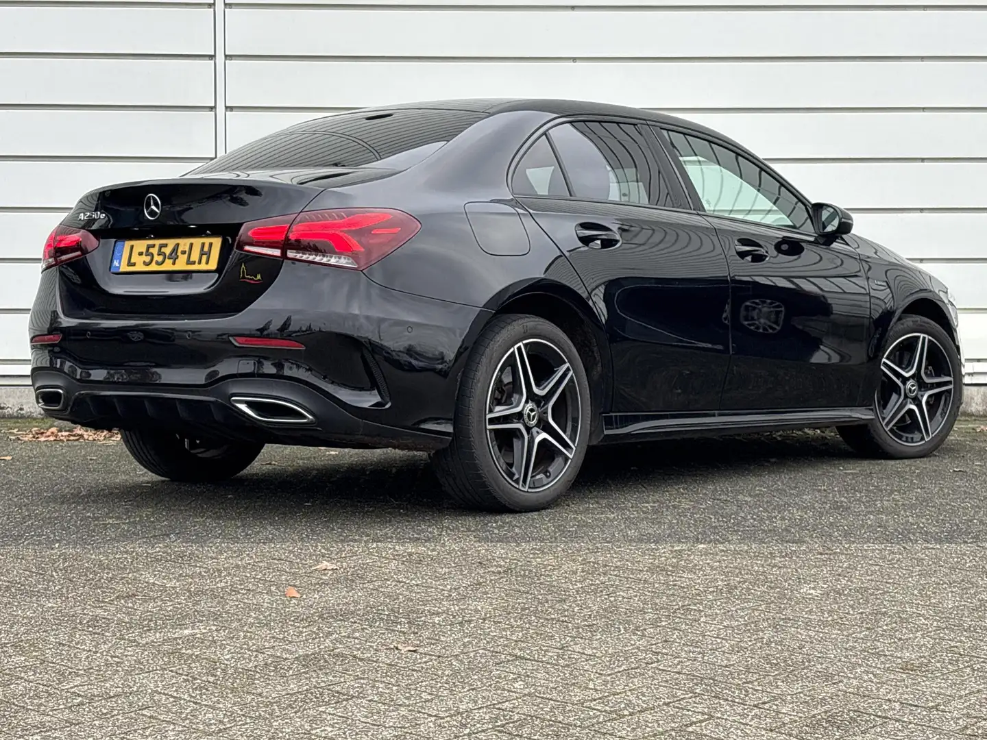 Mercedes-Benz A 250 e Business Solution AMG Limited | € 15.450,- NETTO Zwart - 2