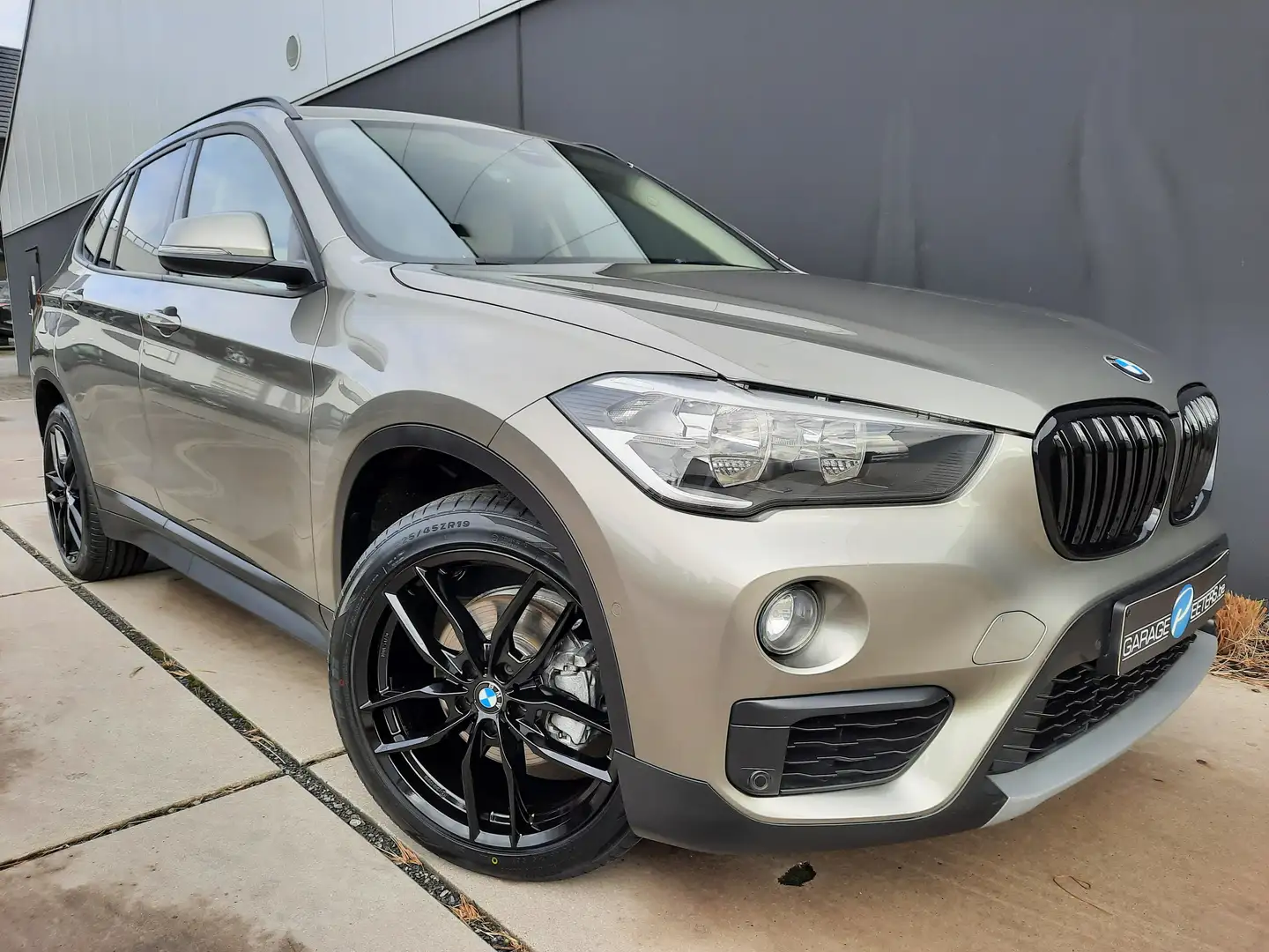 BMW X1 2.0dA xDrive*AUT.*LEDER*NAVI*PDC*CAMERA*EL.KOFFER* Gris - 1