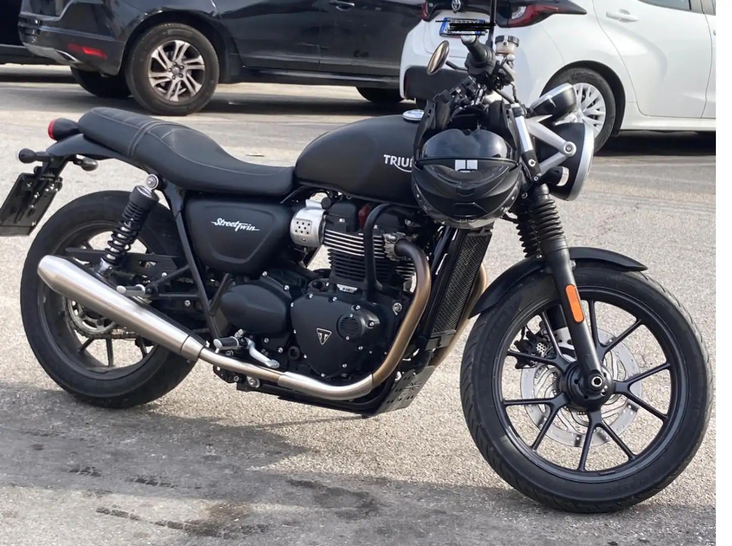 Triumph Street Twin - 2