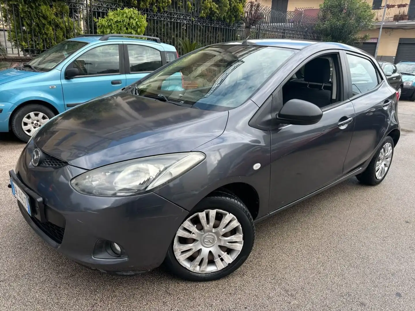 Mazda 2 2 5p 1.3 Play 75cv Grigio - 1