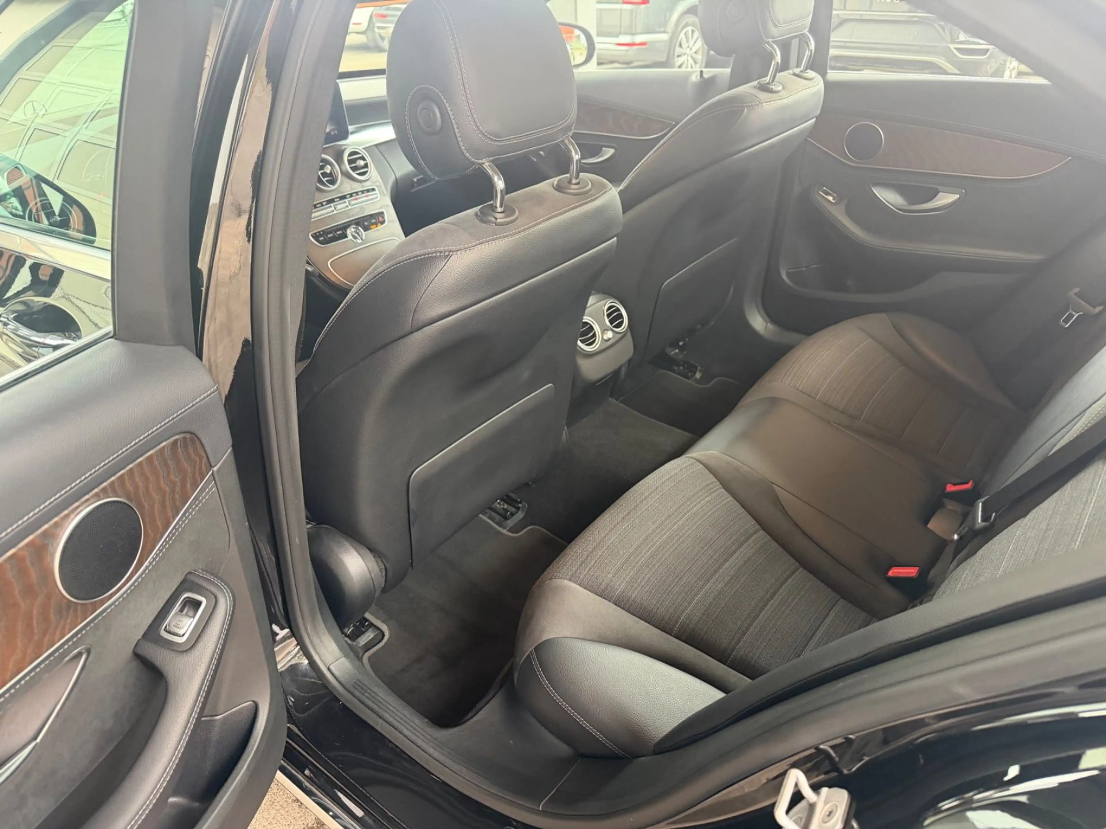 Mercedes-Benz C 200 CGI Exclusive LED/Schiebdach/T-Leder — photo 11