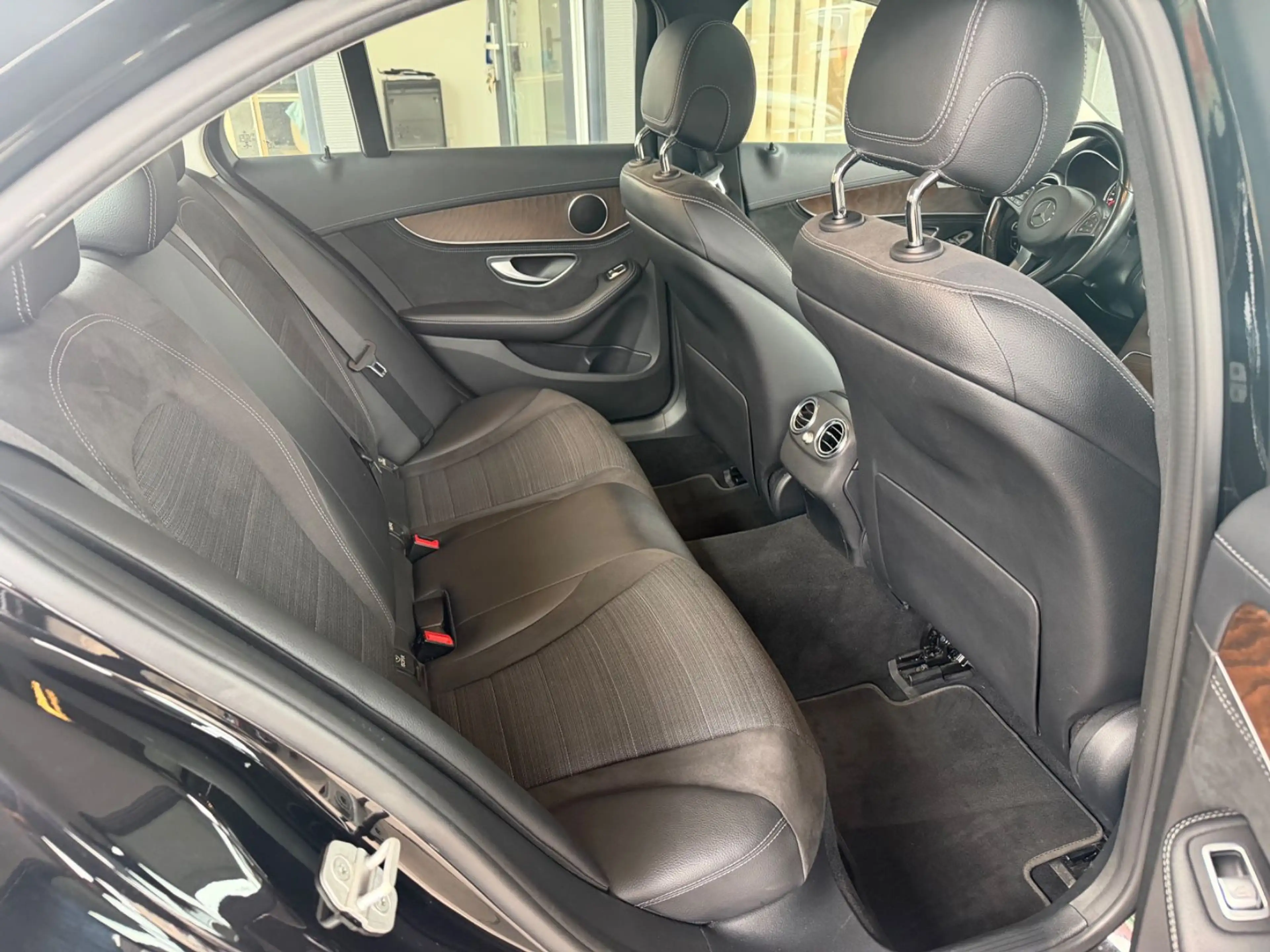 Mercedes-Benz C 200 CGI Exclusive LED/Schiebdach/T-Leder — photo 8